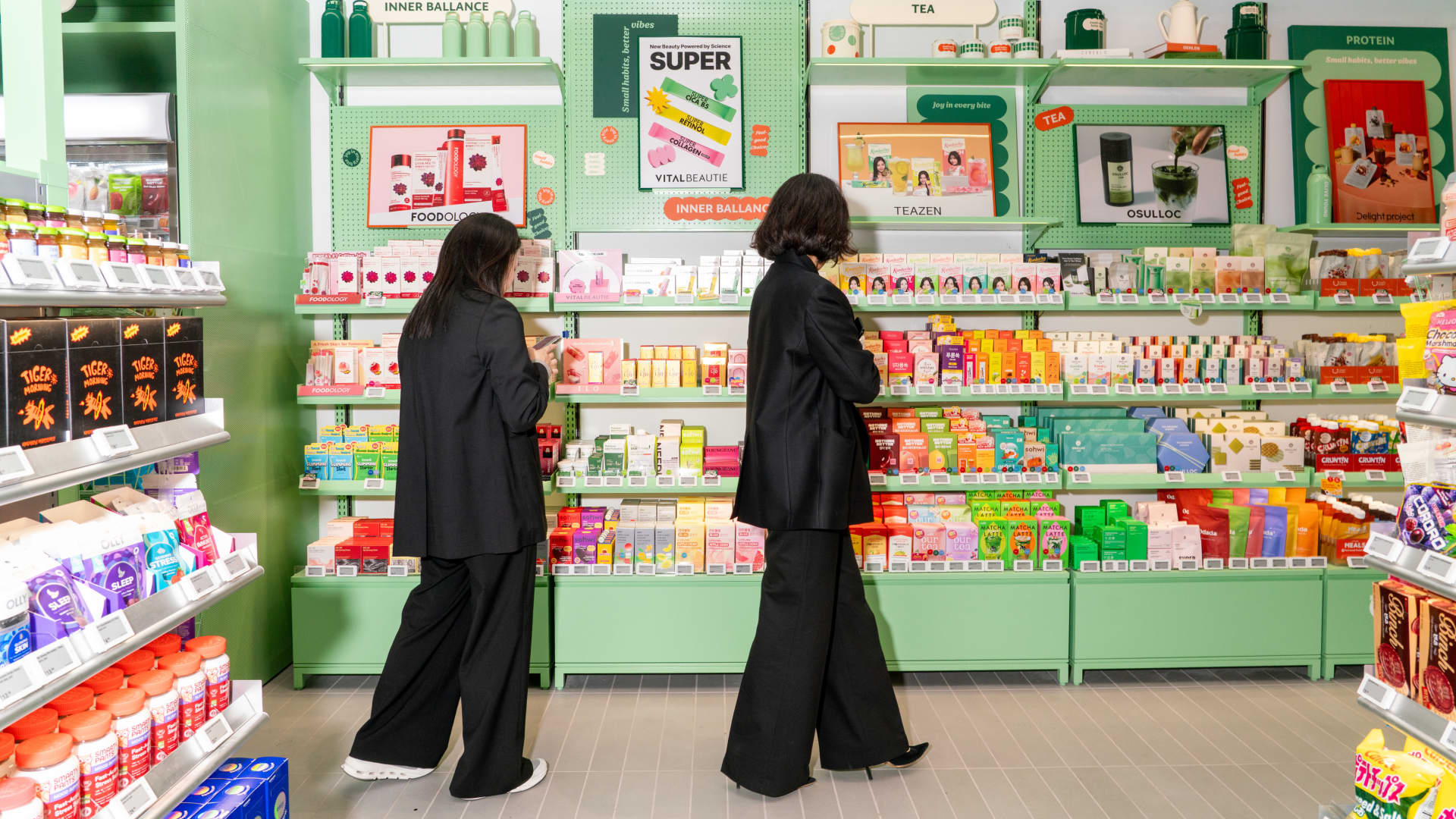 K‑beauty Surge: Olive Young Draws Thousands, AMZN Mentioned