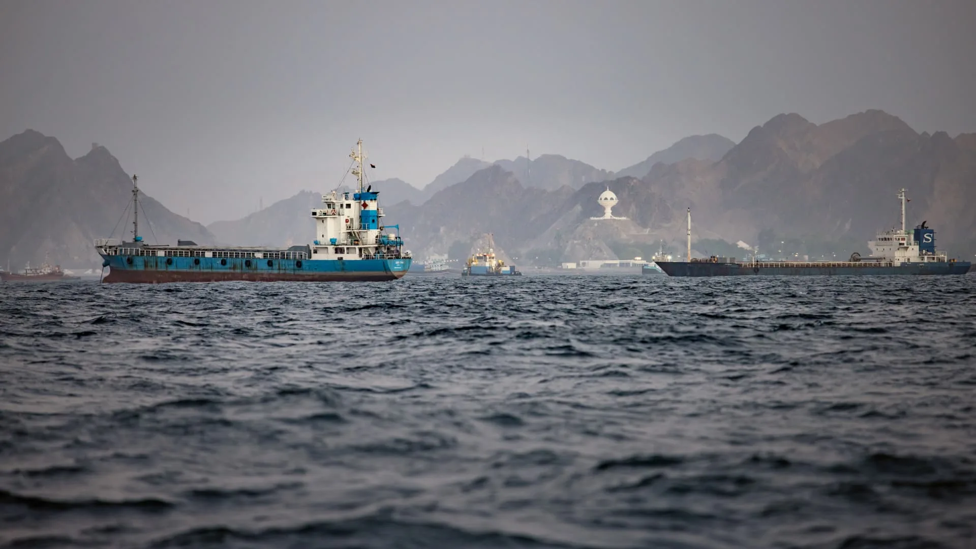 Oil rises as U.S.-Iran strikes raise Hormuz supply risk — Brent LCO.1