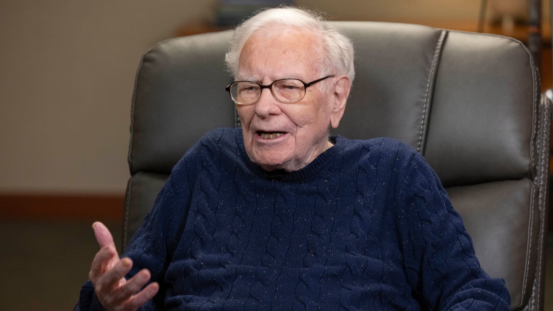 Buffett Calls Gates-Epstein Ties “Distasteful” and Redirects Berkshire Donations